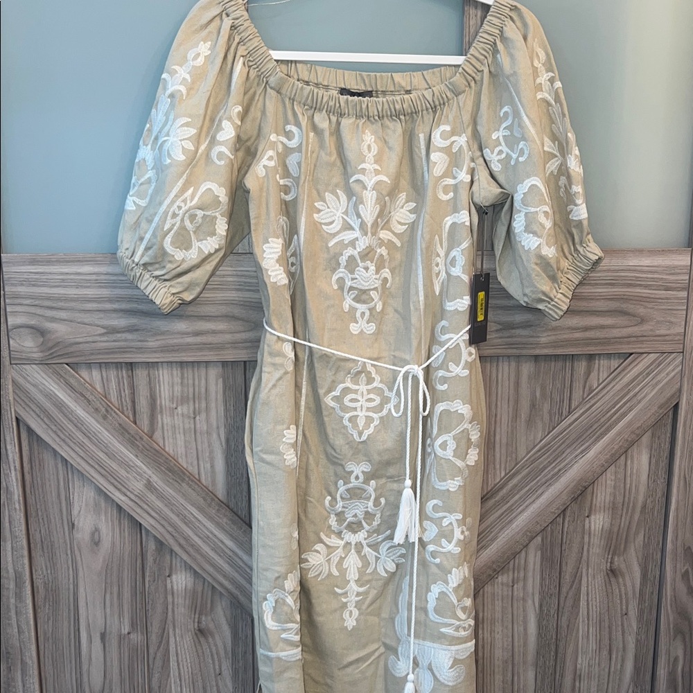 Vince Camuto Beige Midi Dress with White Embroidery